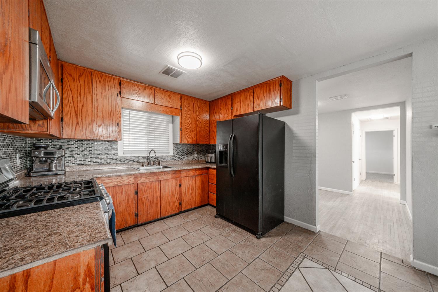 2827 N Barton Ave, Fresno, CA 93703