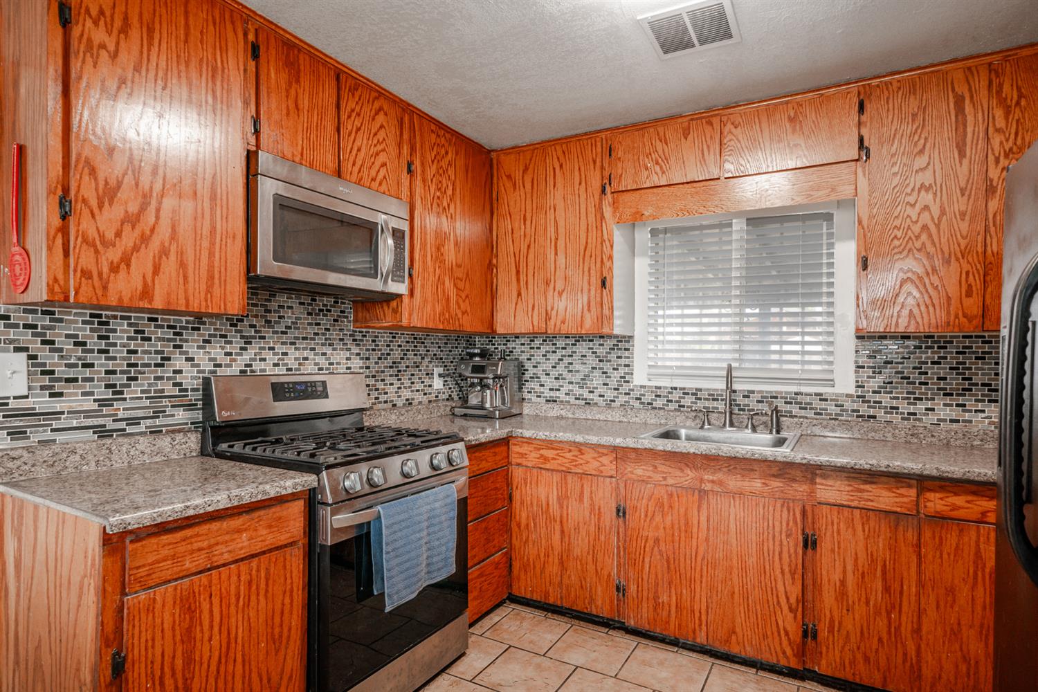 2827 N Barton Ave, Fresno, CA 93703