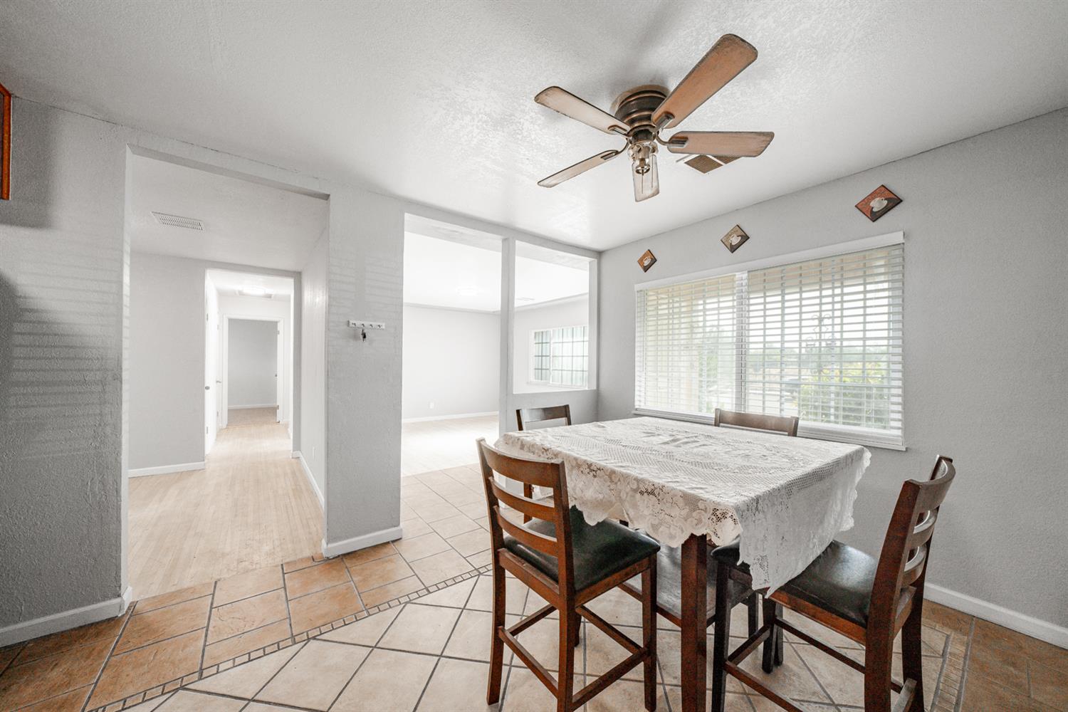 2827 N Barton Ave, Fresno, CA 93703