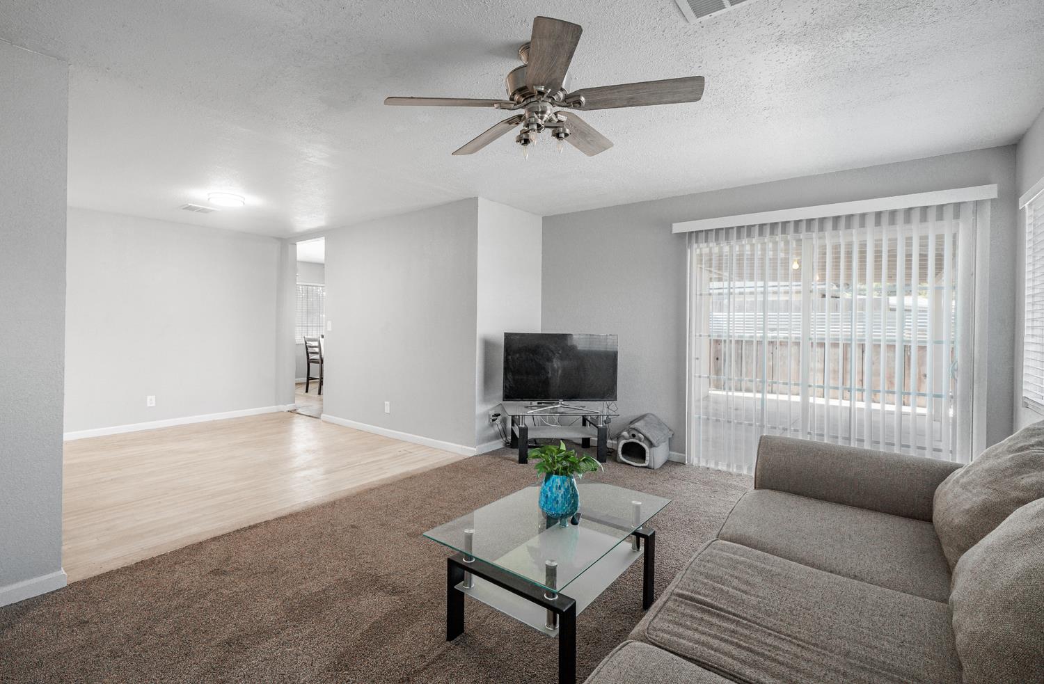 2827 N Barton Ave, Fresno, CA 93703