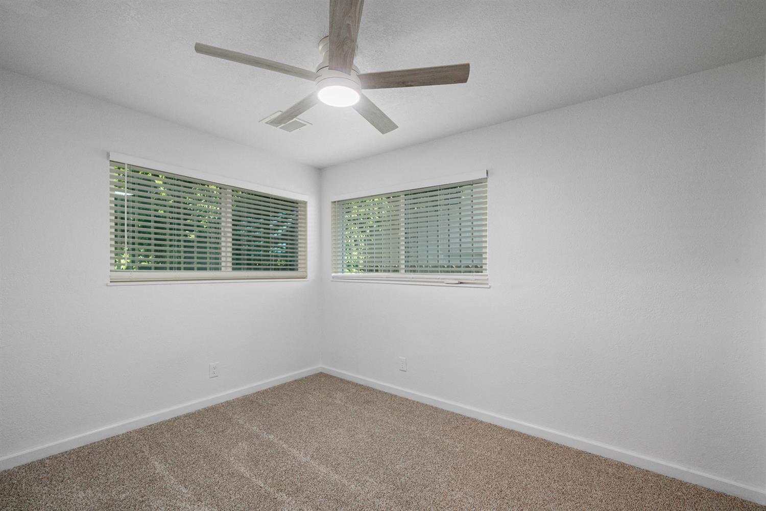 2827 N Barton Ave, Fresno, CA 93703
