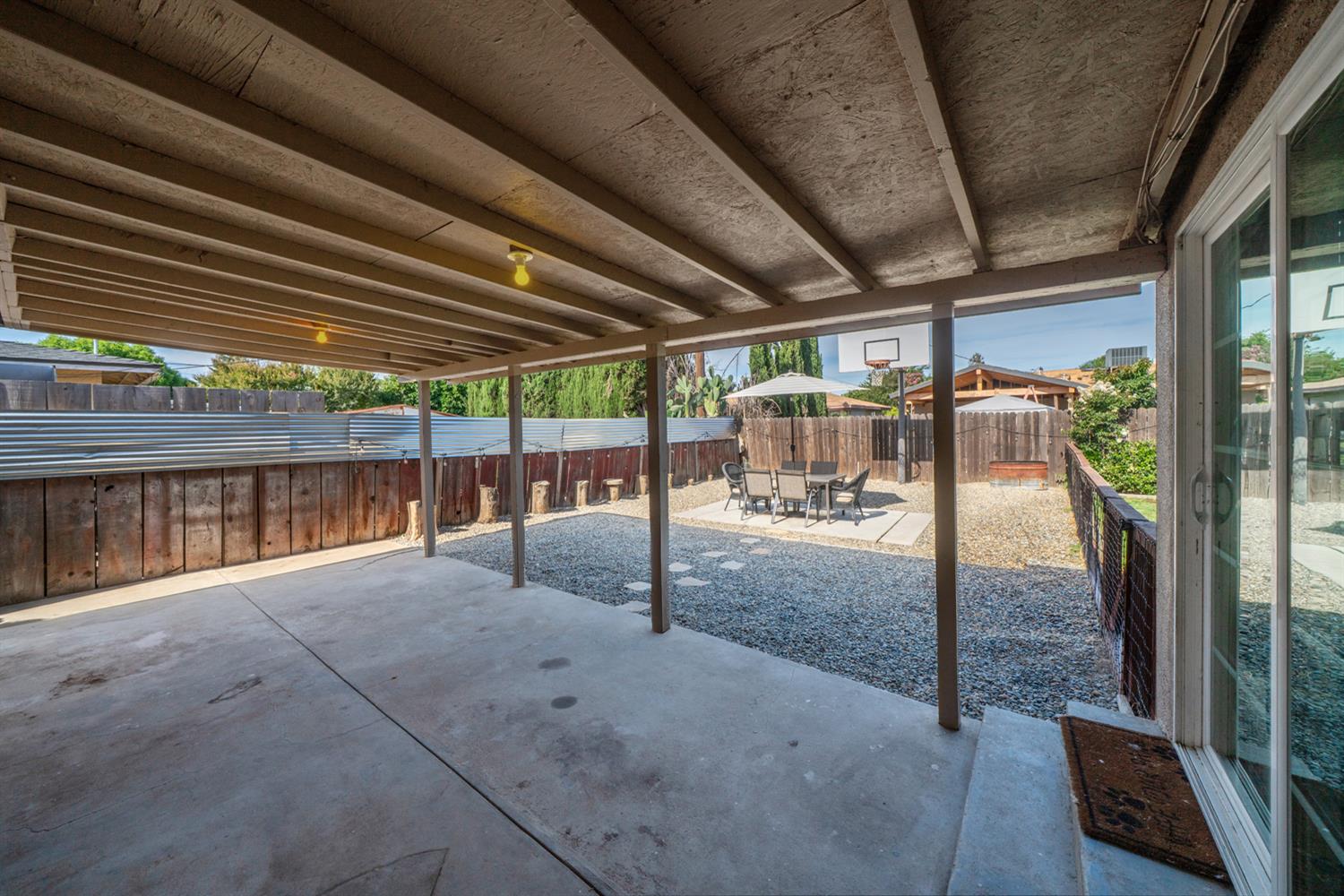 2827 N Barton Ave, Fresno, CA 93703