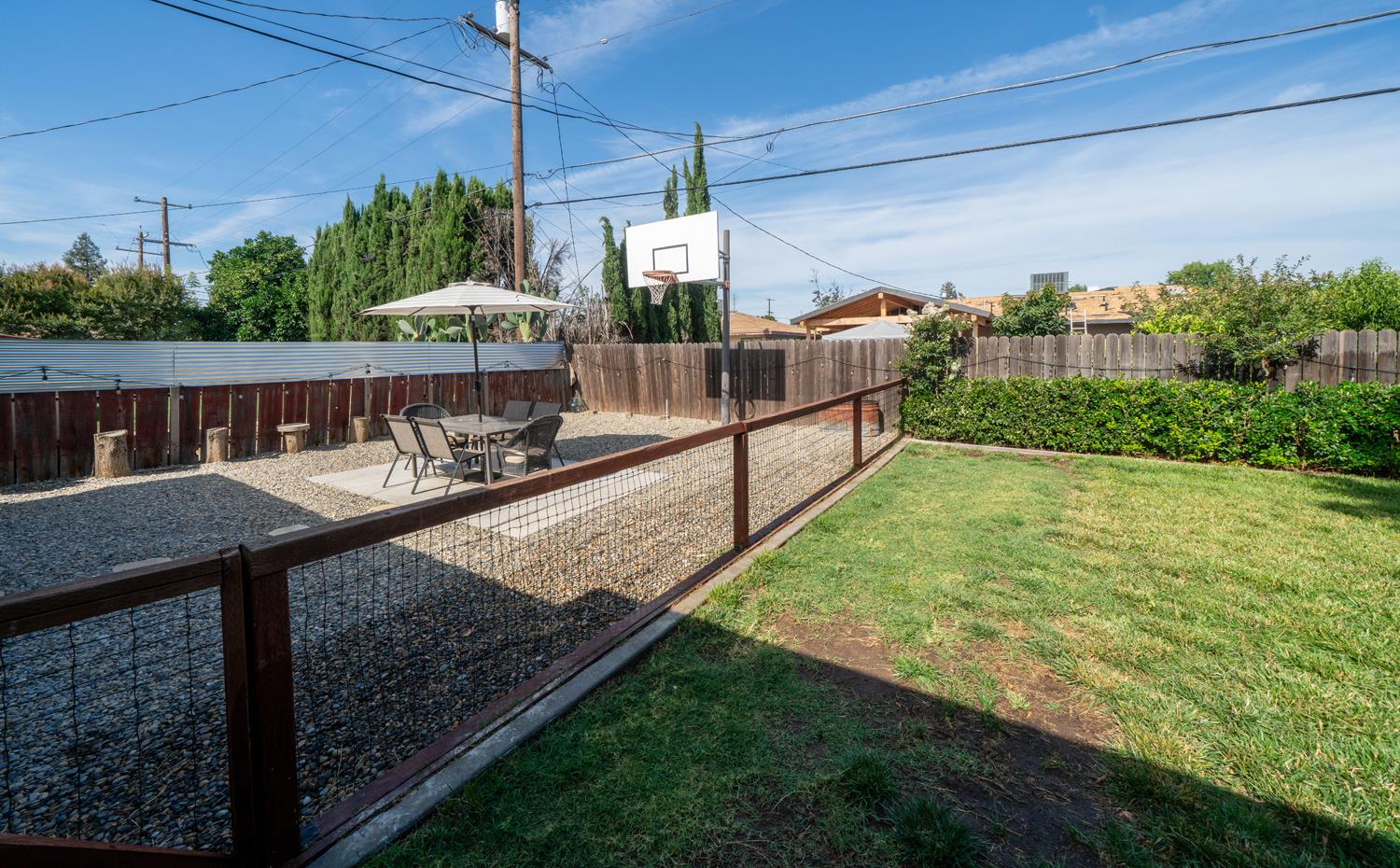 2827 N Barton Ave, Fresno, CA 93703