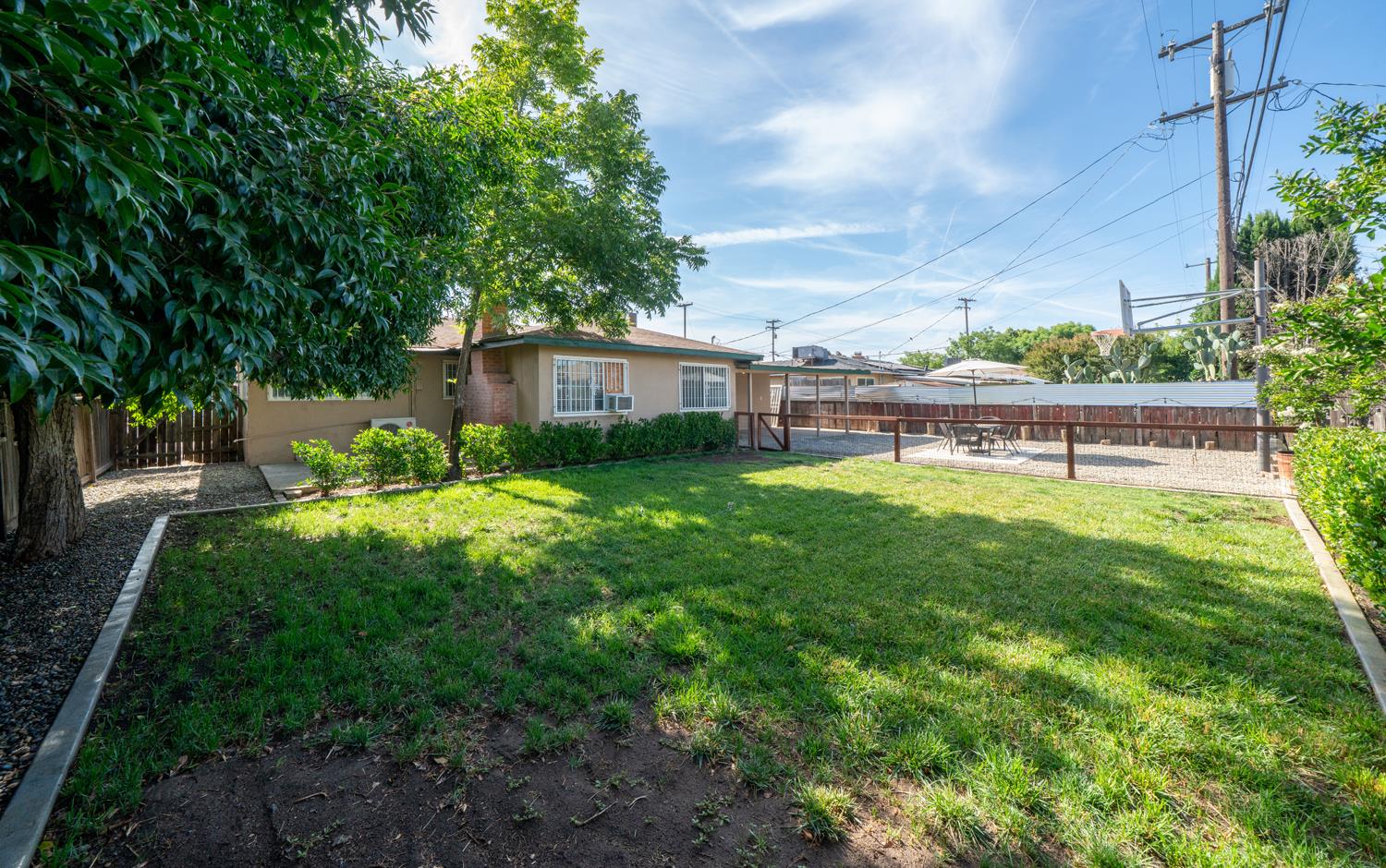 2827 N Barton Ave, Fresno, CA 93703