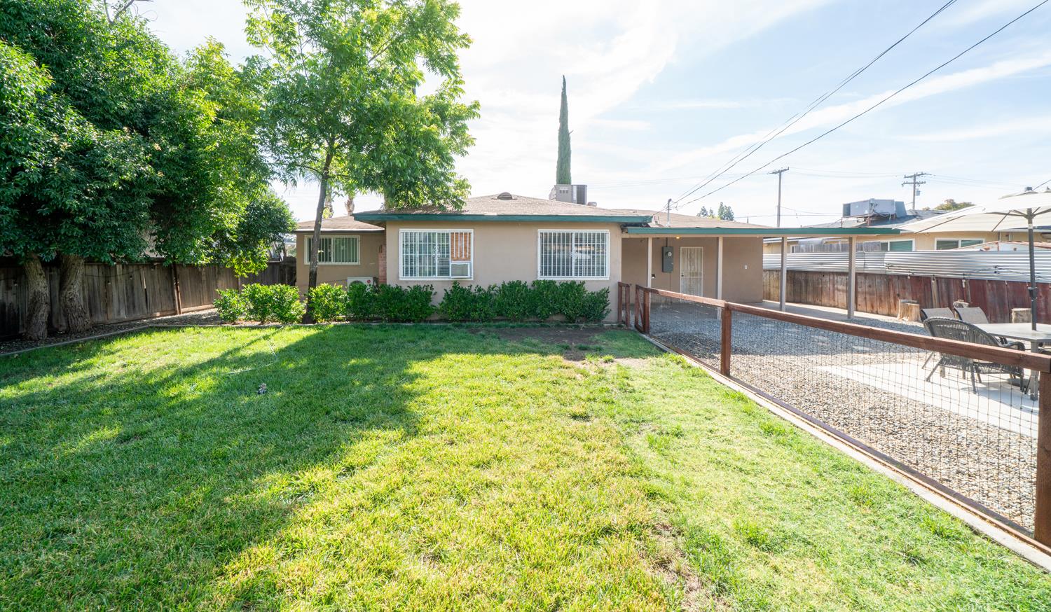 2827 N Barton Ave, Fresno, CA 93703