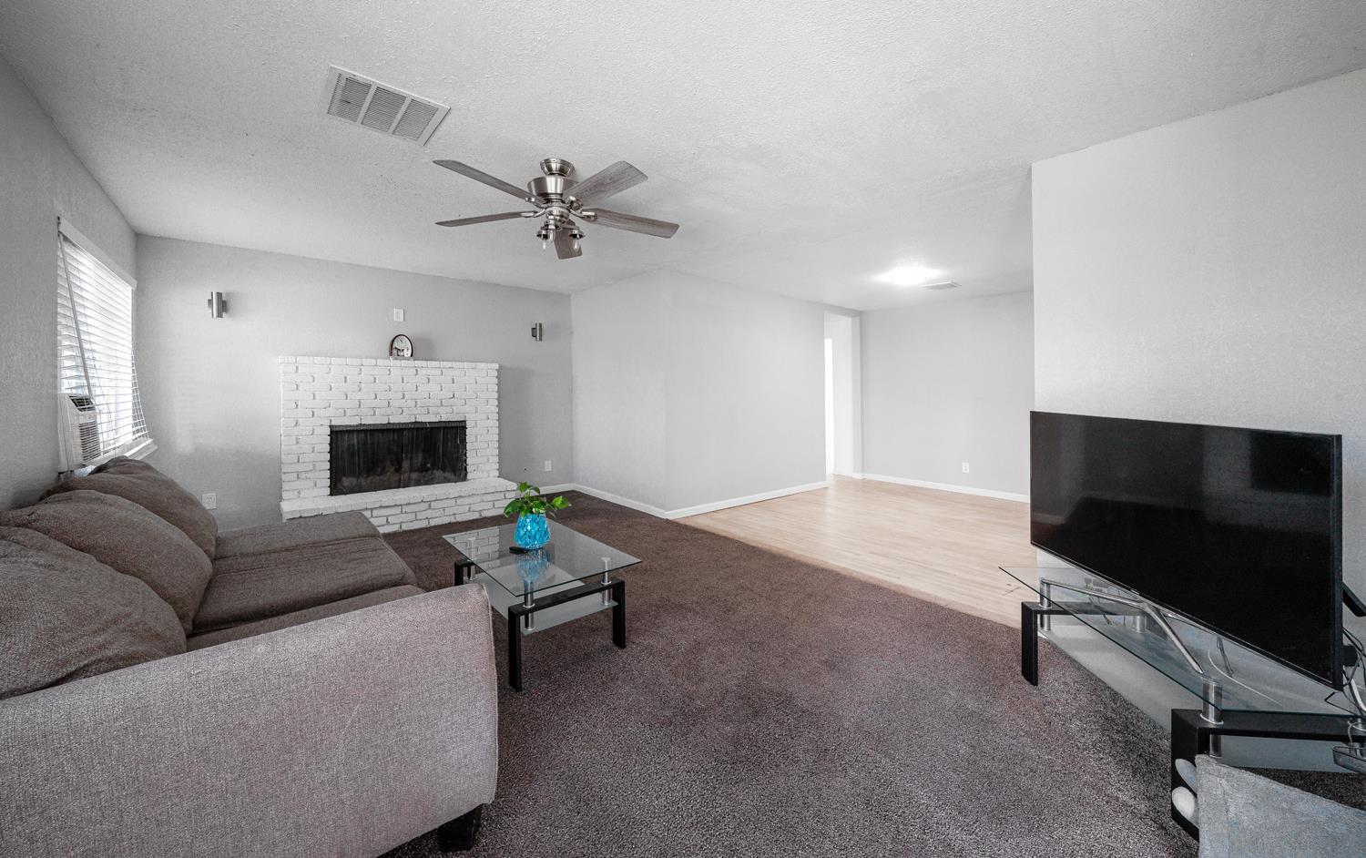 2827 N Barton Ave, Fresno, CA 93703