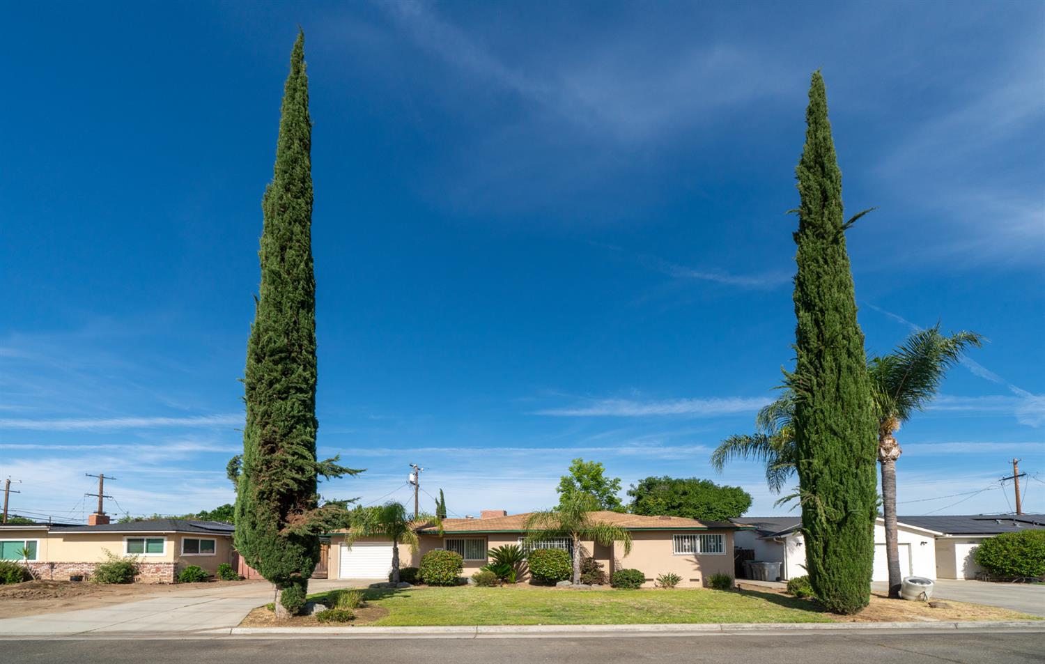 2827 N Barton Ave, Fresno, CA 93703