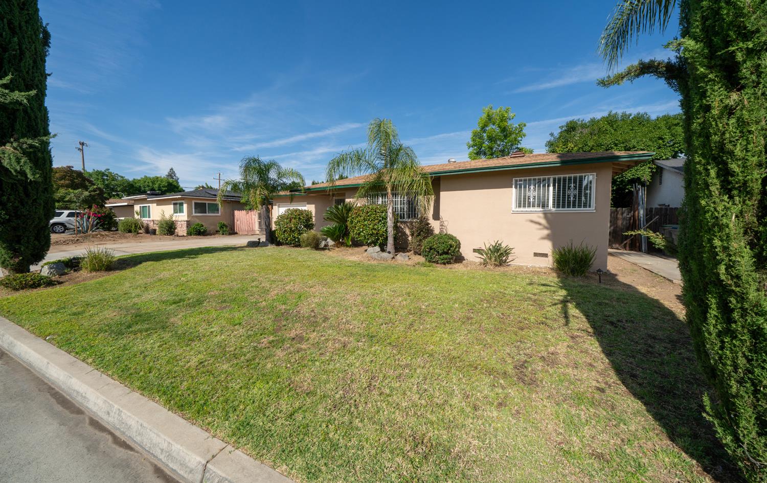 2827 N Barton Ave, Fresno, CA 93703