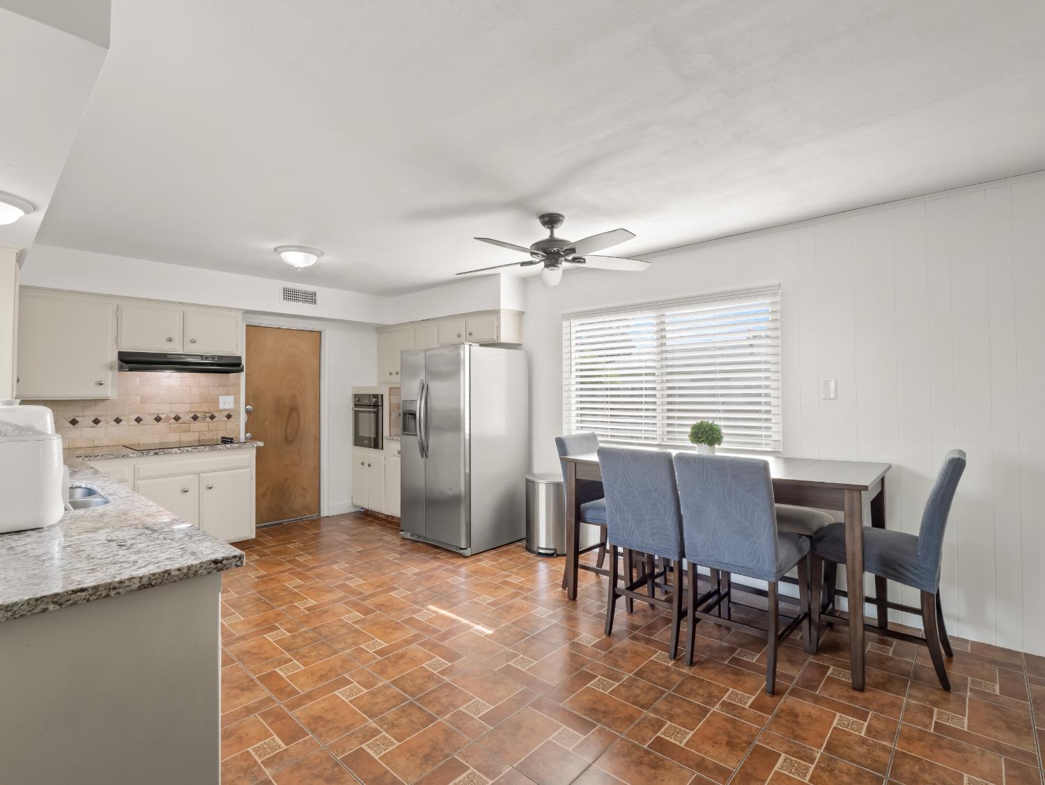 4535 N Laureen Ave, Fresno, CA 93726