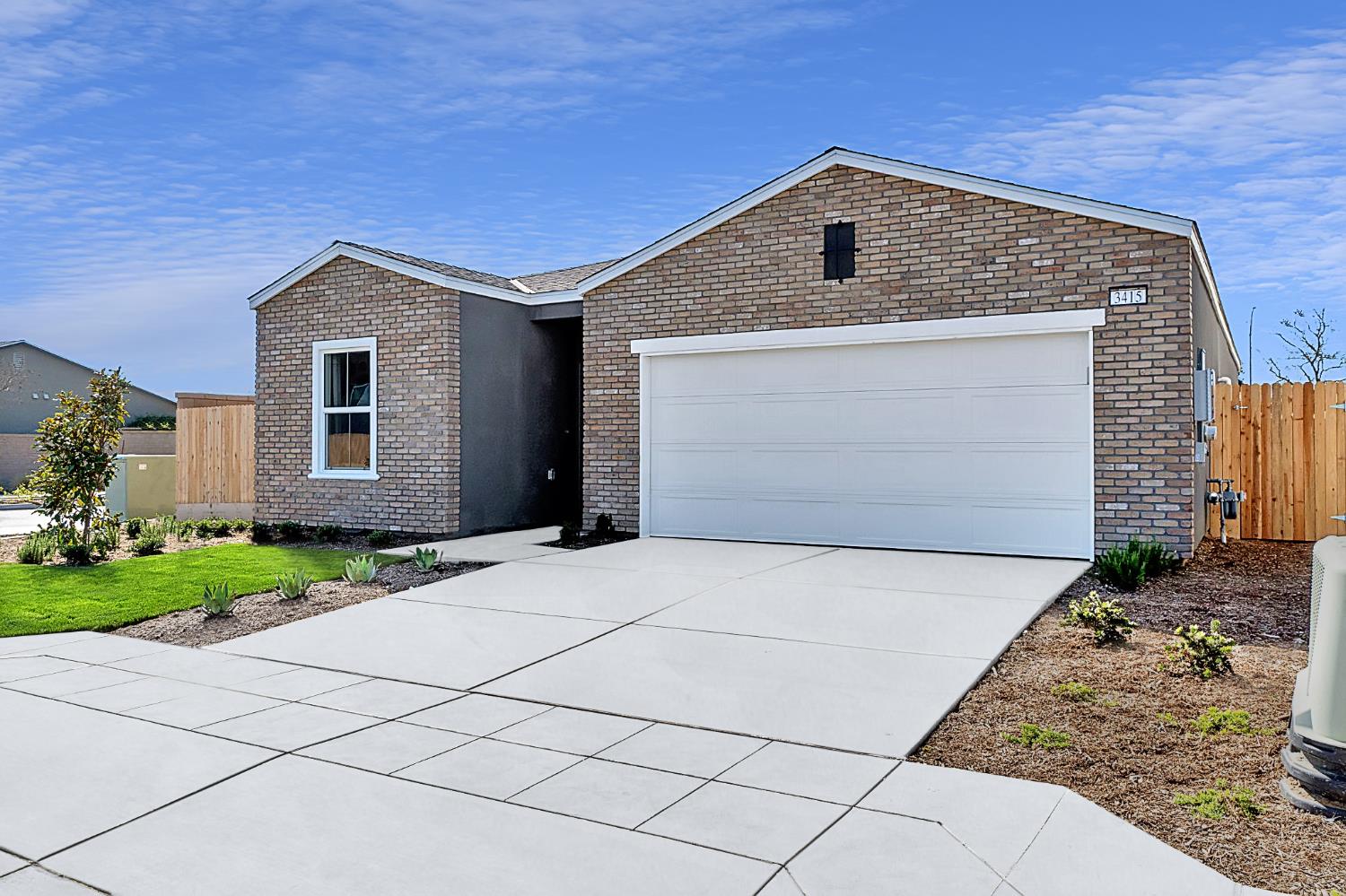 3415 N Mcarthur Ave, Fresno, CA 93727