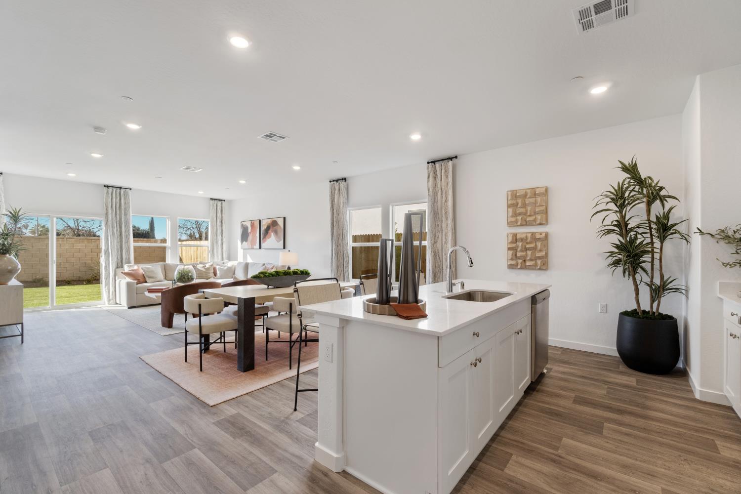3415 N Mcarthur Ave, Fresno, CA 93727
