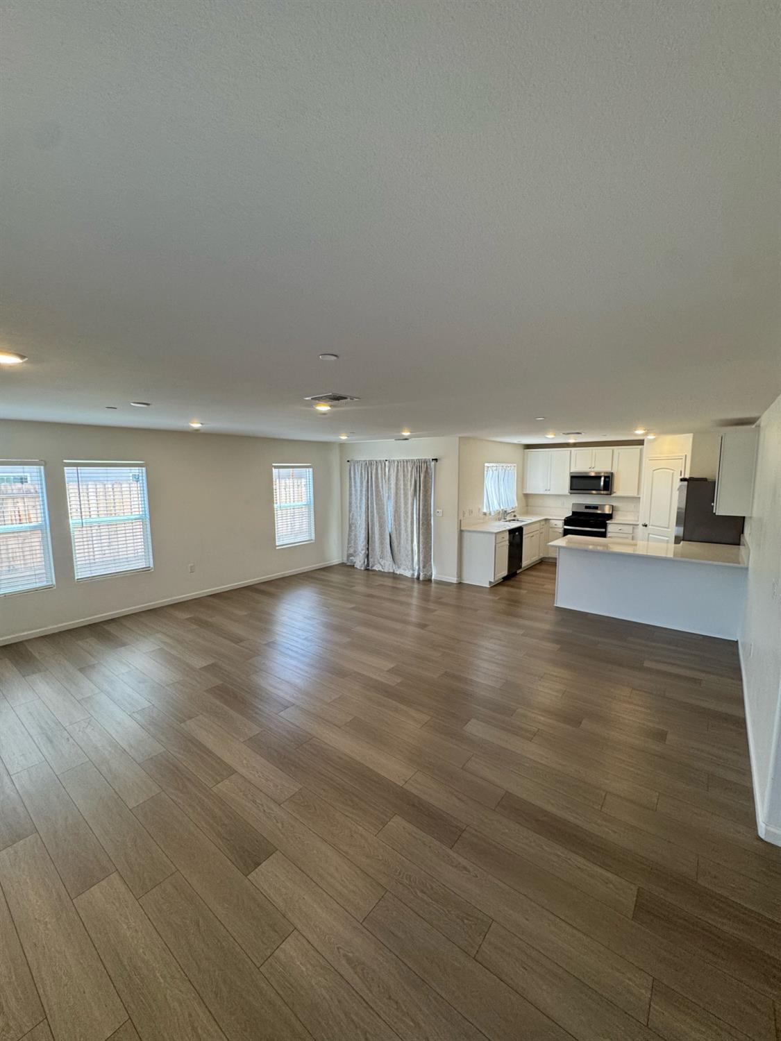 6683 E Madison Ave, Fresno, CA 93727