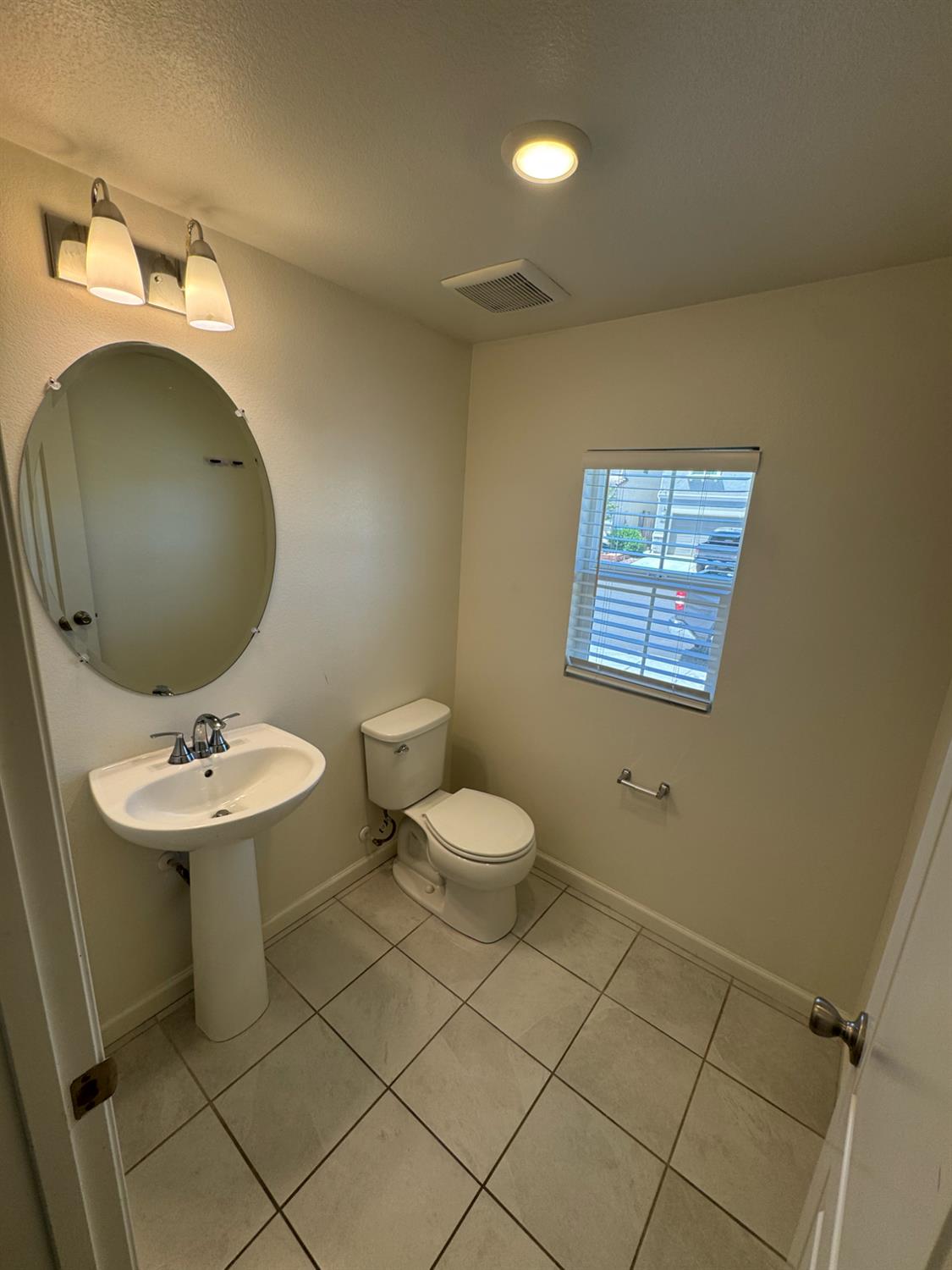 6683 E Madison Ave, Fresno, CA 93727