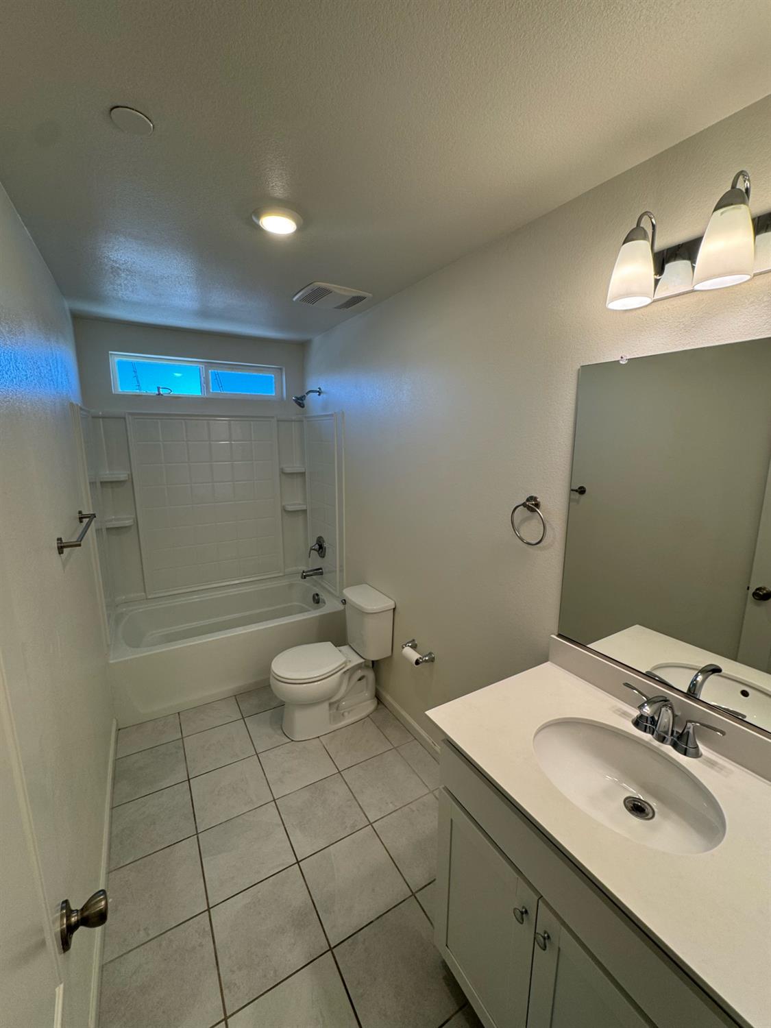 6683 E Madison Ave, Fresno, CA 93727