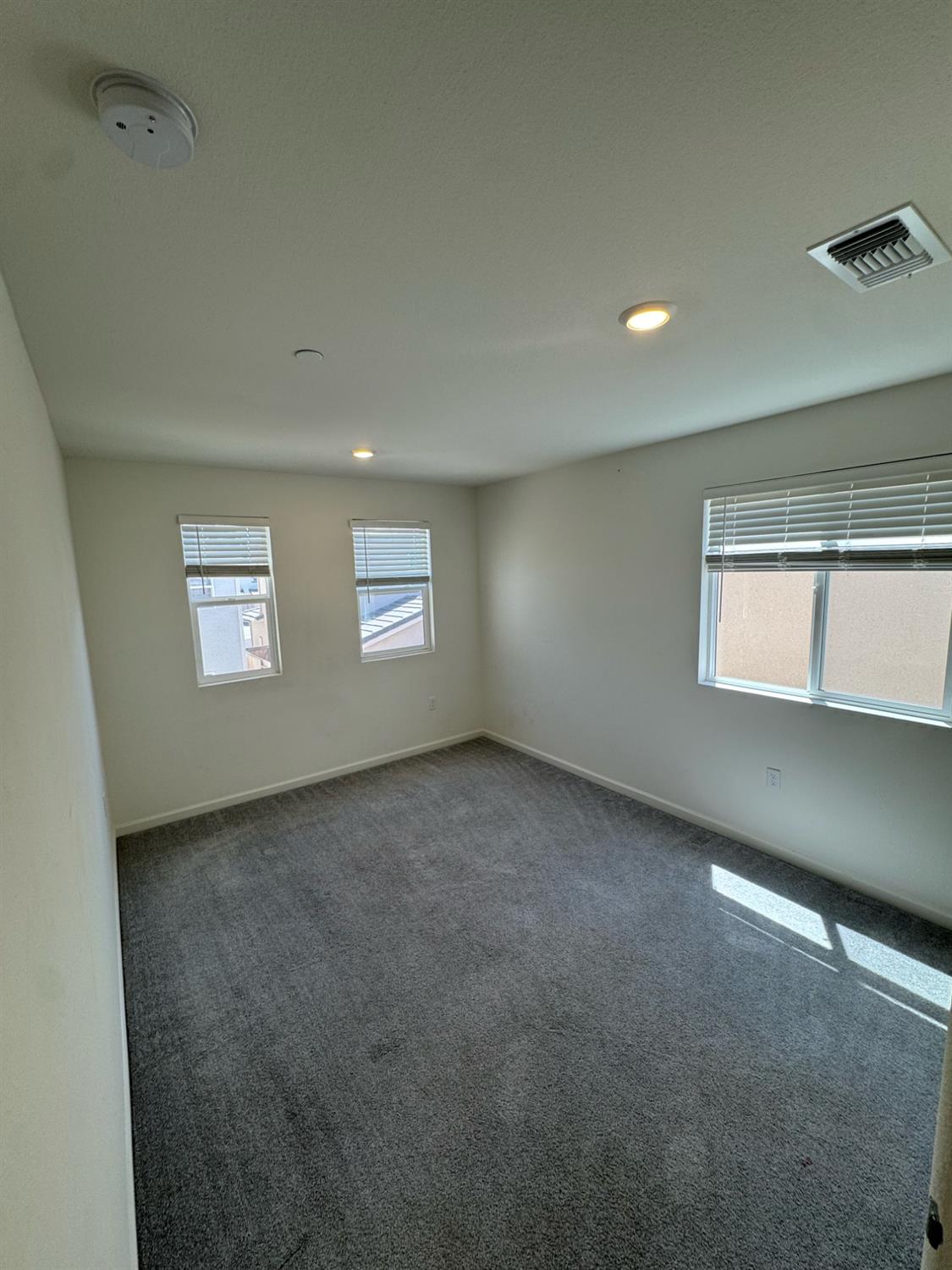 6683 E Madison Ave, Fresno, CA 93727