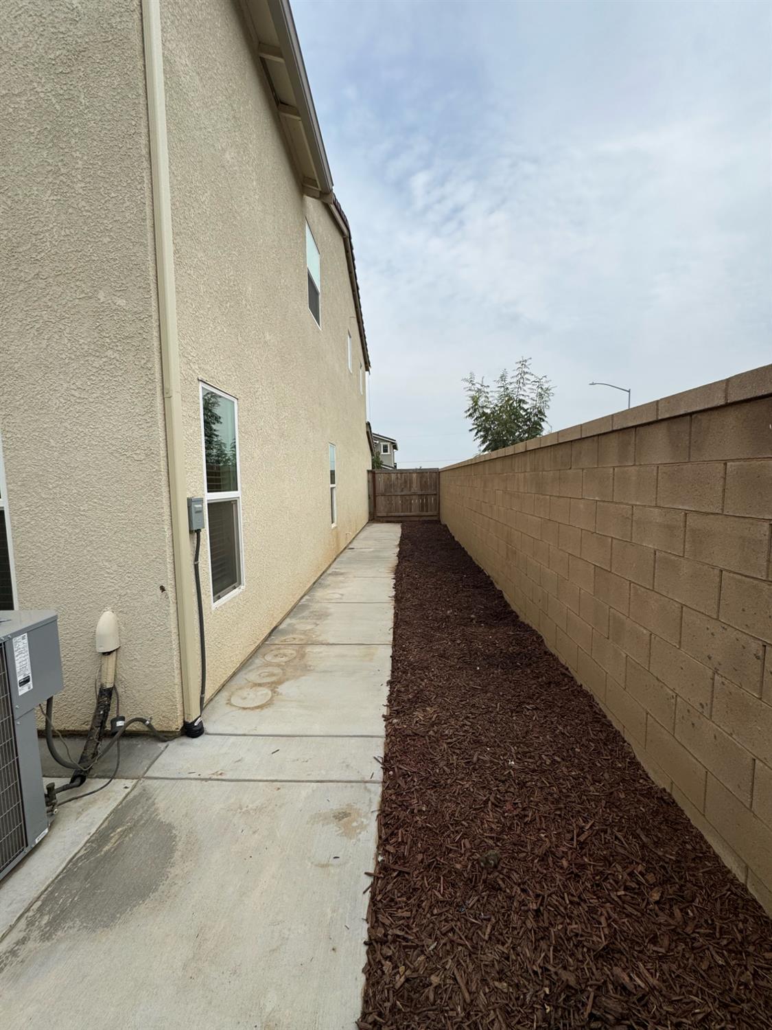 6683 E Madison Ave, Fresno, CA 93727