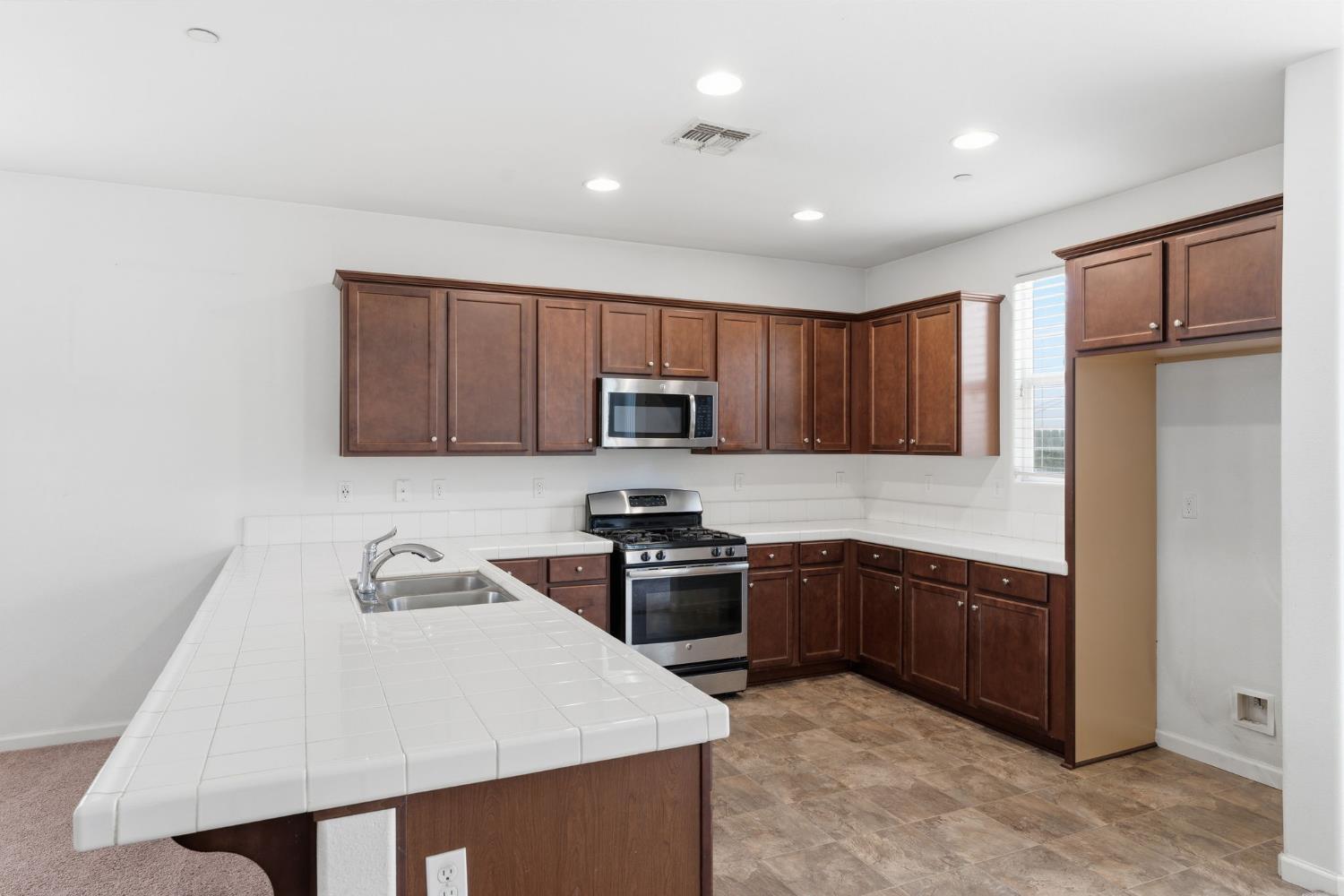 1471 Paseo Del Mar Pkwy, Madera, CA 93638