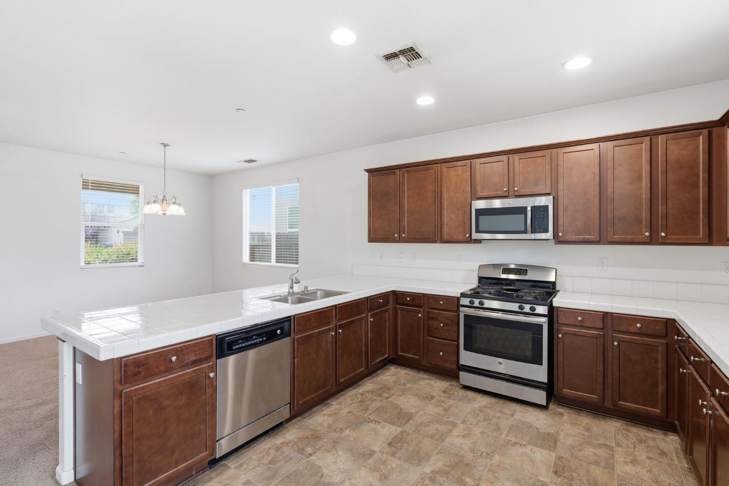 1471 Paseo Del Mar Pkwy, Madera, CA 93638