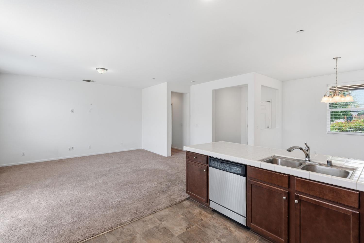 1471 Paseo Del Mar Pkwy, Madera, CA 93638