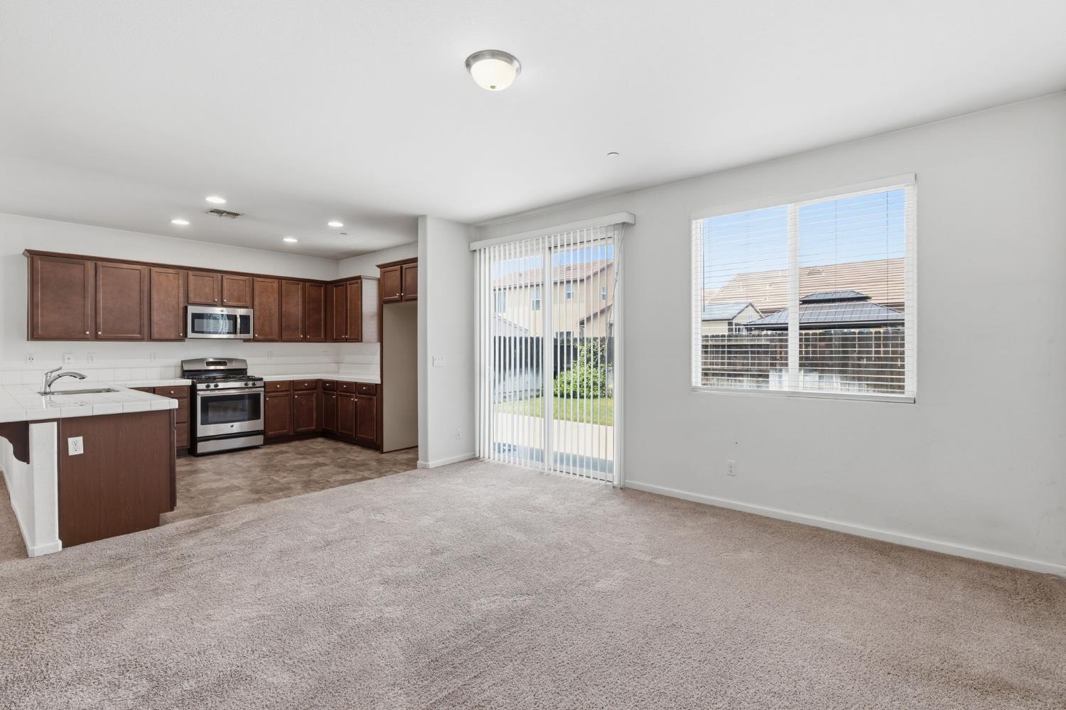 1471 Paseo Del Mar Pkwy, Madera, CA 93638
