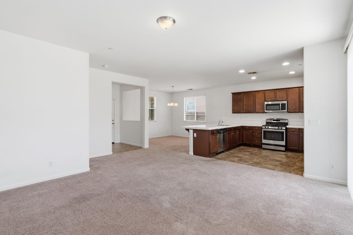 1471 Paseo Del Mar Pkwy, Madera, CA 93638