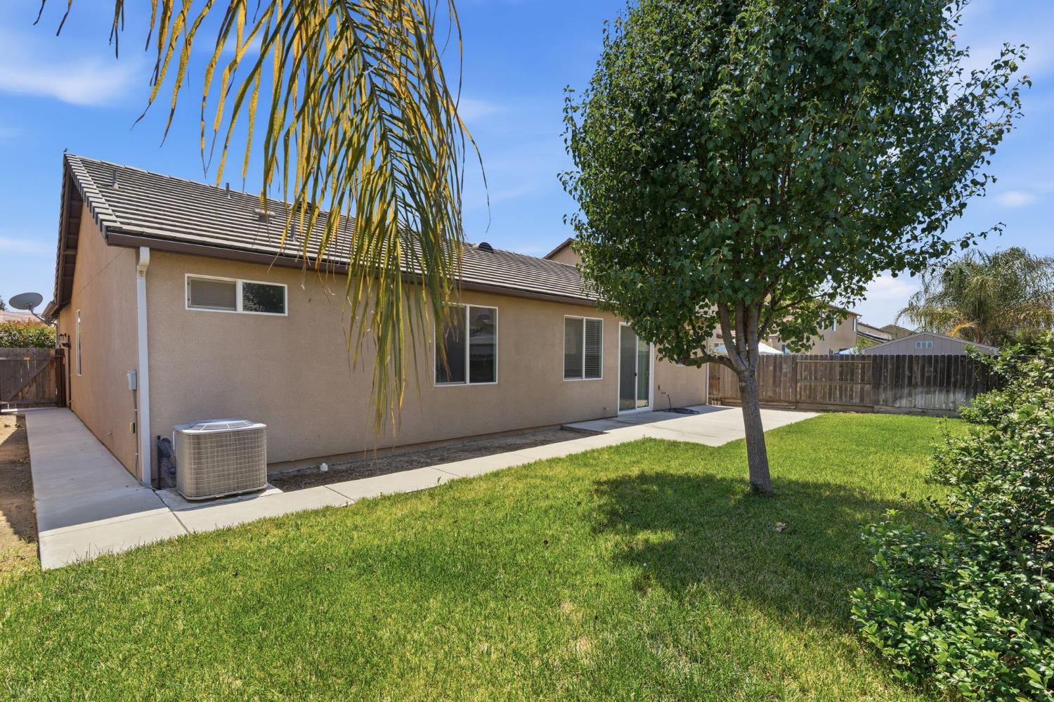 1471 Paseo Del Mar Pkwy, Madera, CA 93638