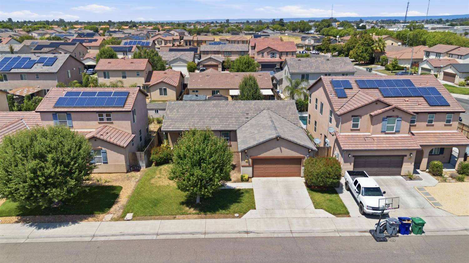 1471 Paseo Del Mar Pkwy, Madera, CA 93638