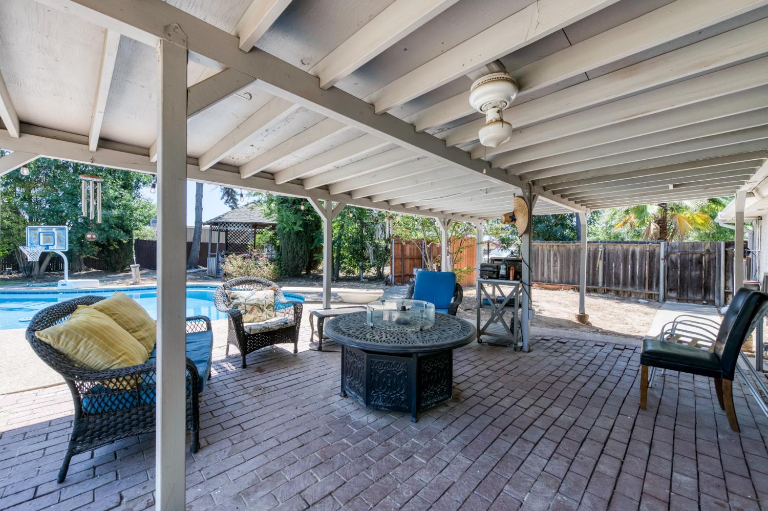 36837 Berkshire Dr, Madera, CA 93636
