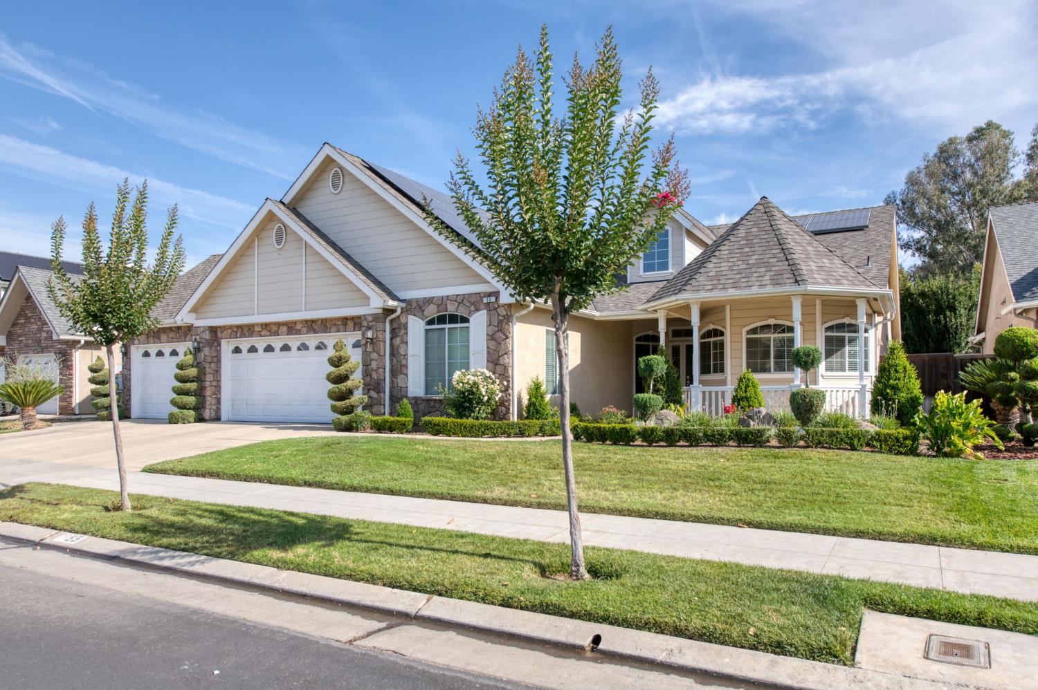 55 Serena Ave, Clovis, CA 93619