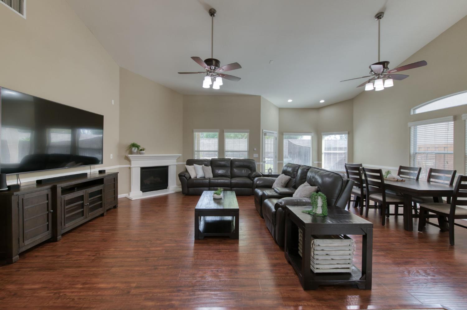 55 Serena Ave, Clovis, CA 93619