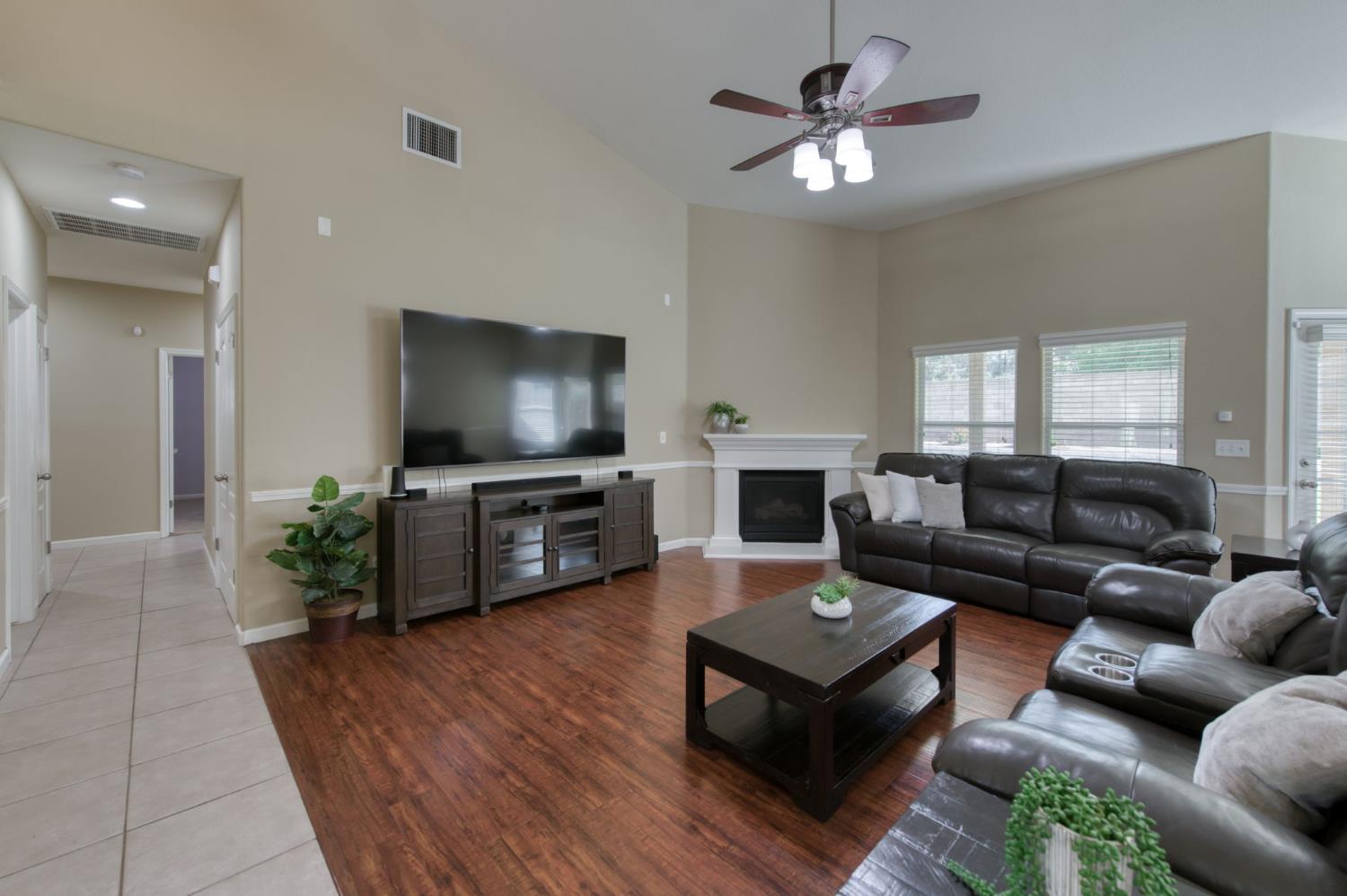55 Serena Ave, Clovis, CA 93619