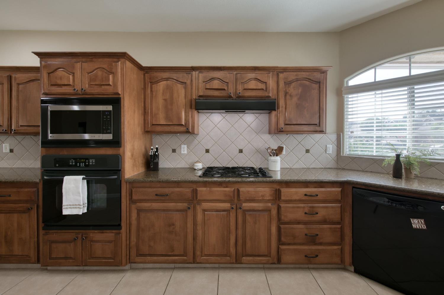 55 Serena Ave, Clovis, CA 93619