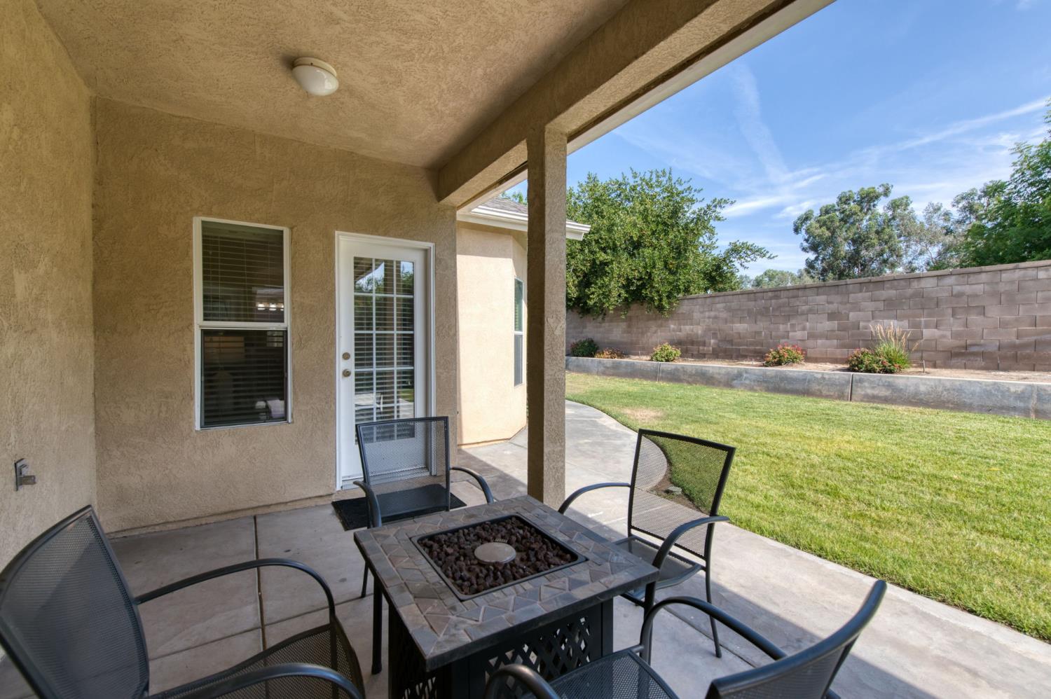 55 Serena Ave, Clovis, CA 93619