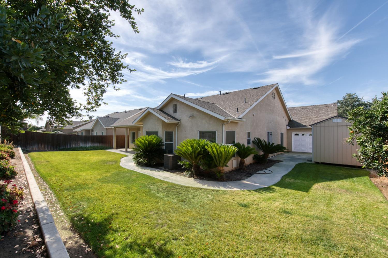 55 Serena Ave, Clovis, CA 93619