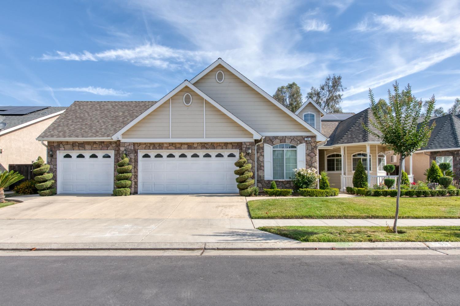 55 Serena Ave, Clovis, CA 93619
