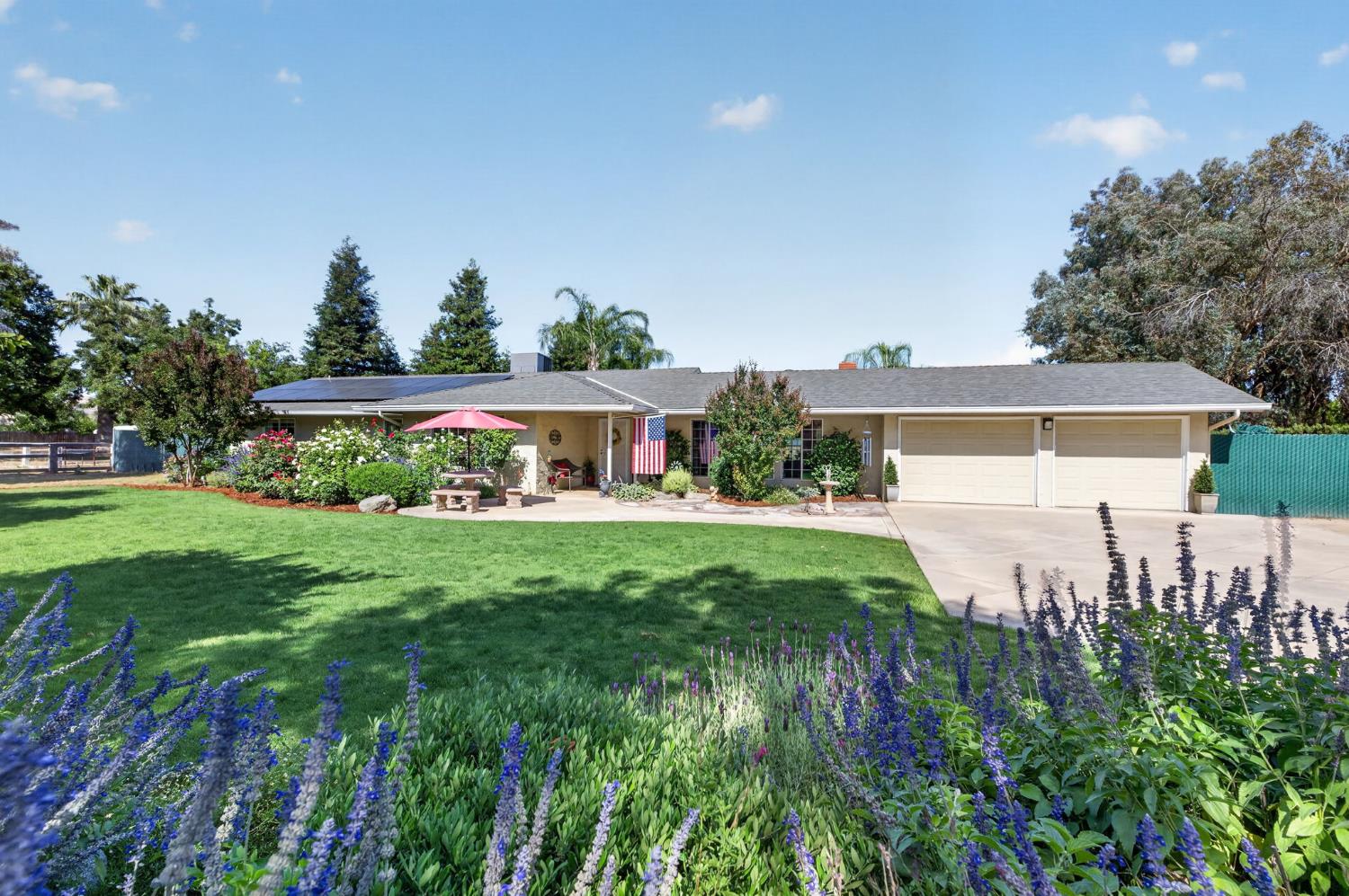 9198 N Fowler Ave, Clovis, CA 93619