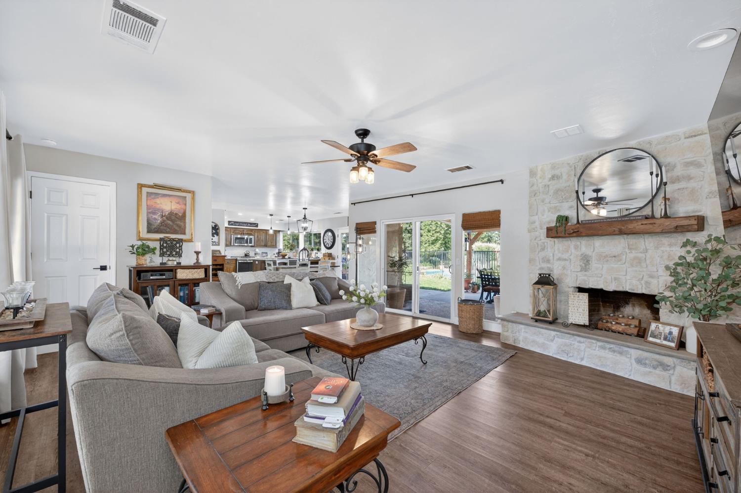9198 N Fowler Ave, Clovis, CA 93619