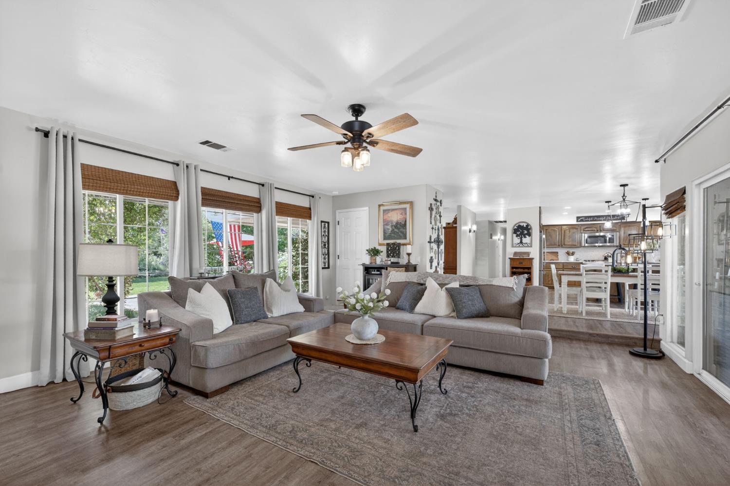 9198 N Fowler Ave, Clovis, CA 93619