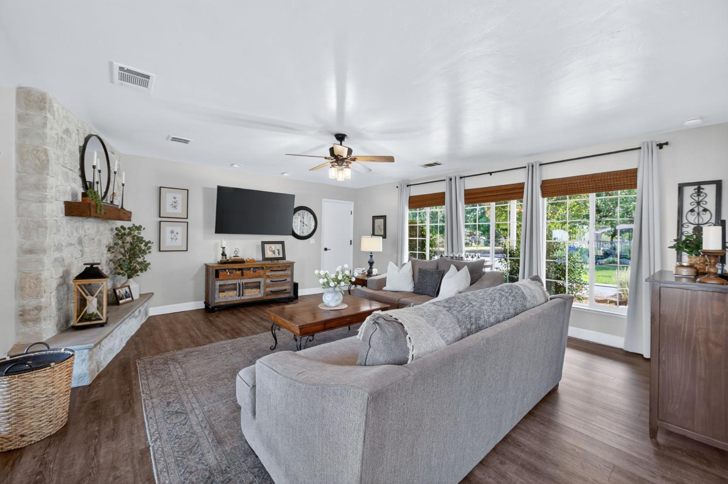 9198 N Fowler Ave, Clovis, CA 93619