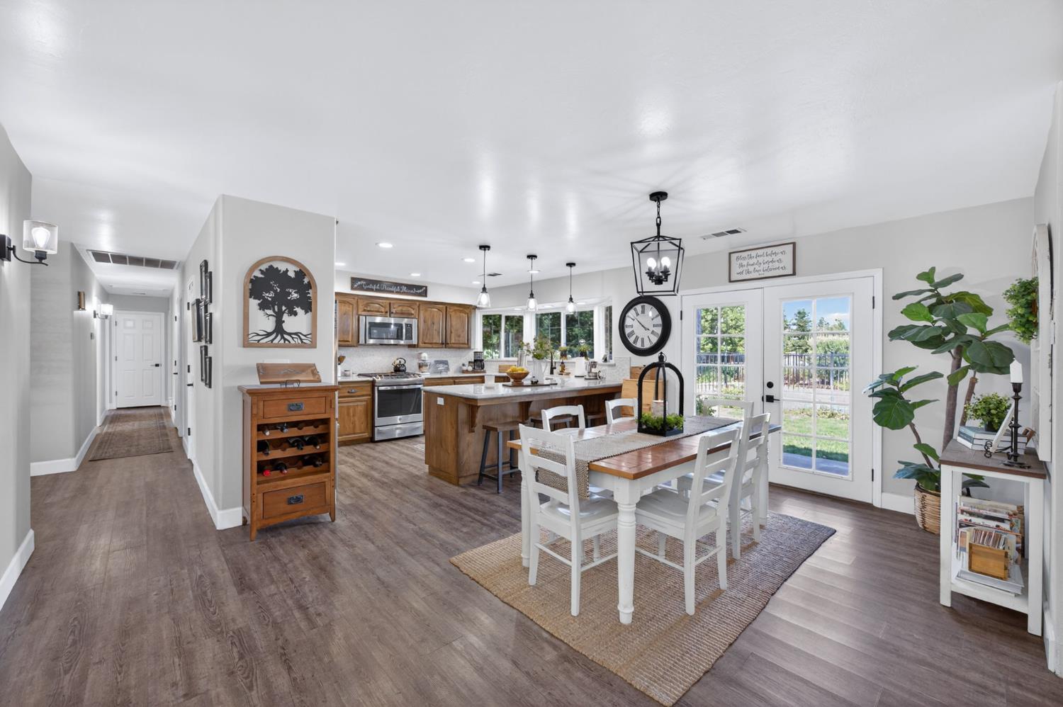9198 N Fowler Ave, Clovis, CA 93619