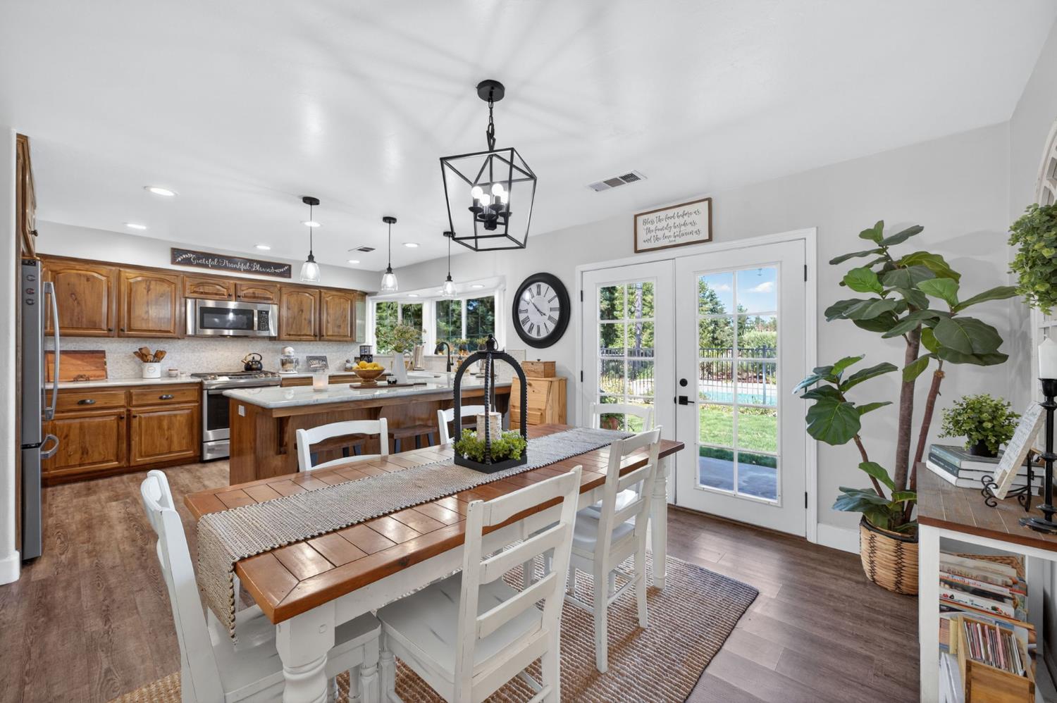 9198 N Fowler Ave, Clovis, CA 93619