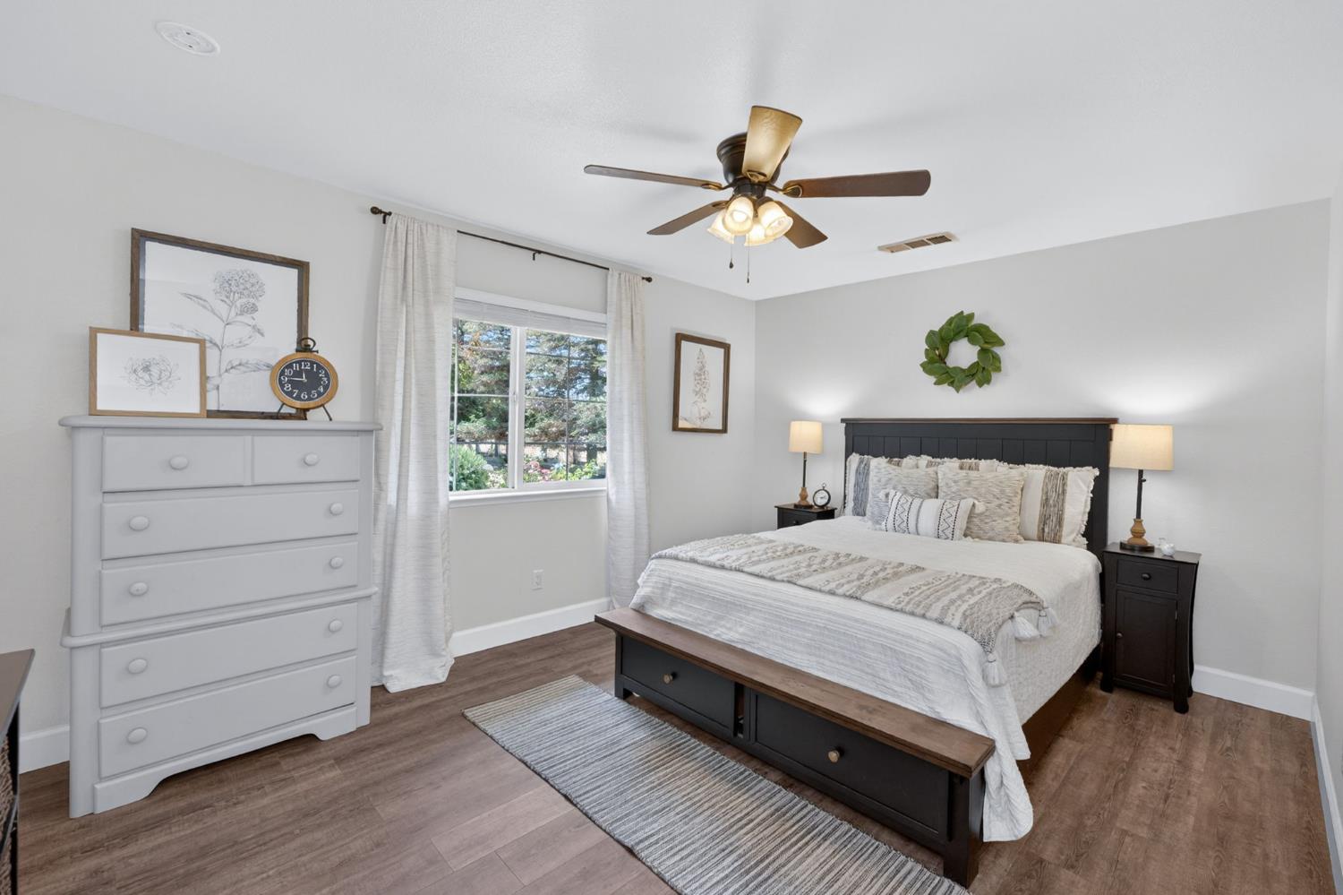 9198 N Fowler Ave, Clovis, CA 93619