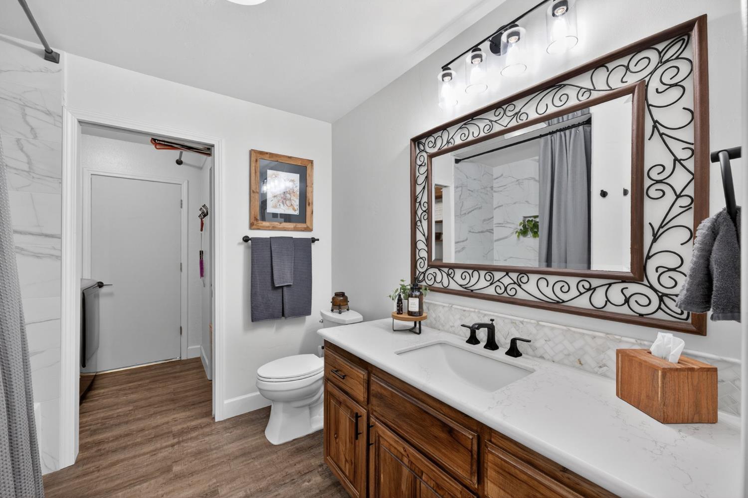 9198 N Fowler Ave, Clovis, CA 93619