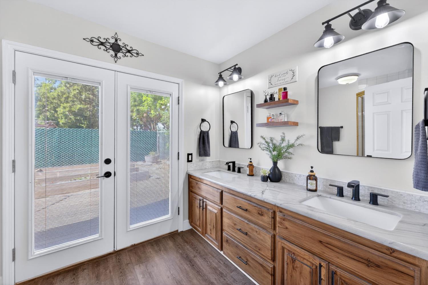 9198 N Fowler Ave, Clovis, CA 93619