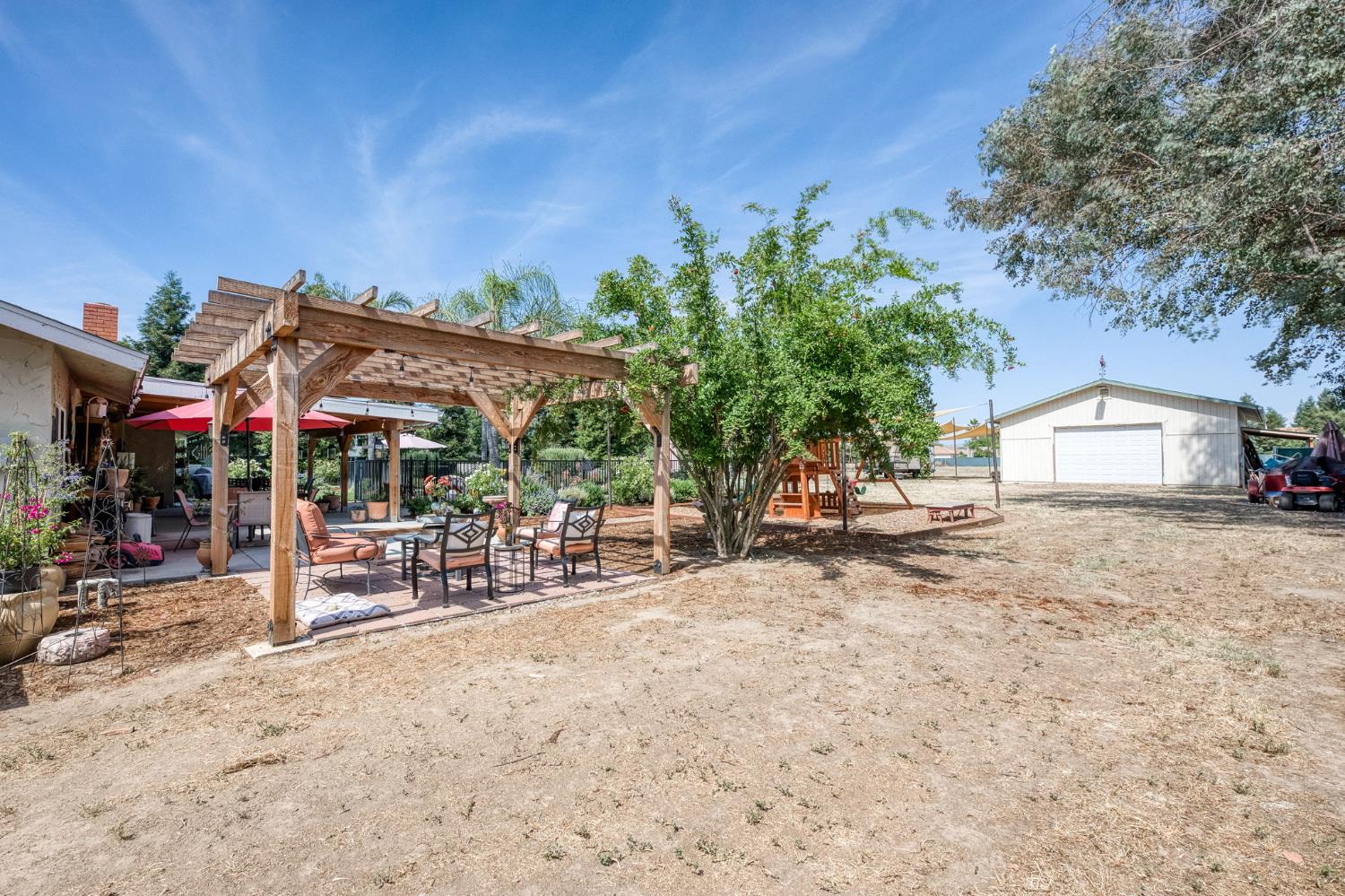 9198 N Fowler Ave, Clovis, CA 93619