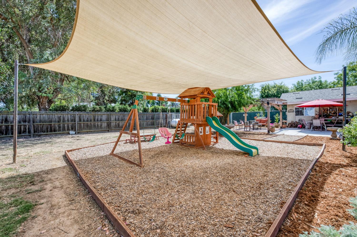9198 N Fowler Ave, Clovis, CA 93619