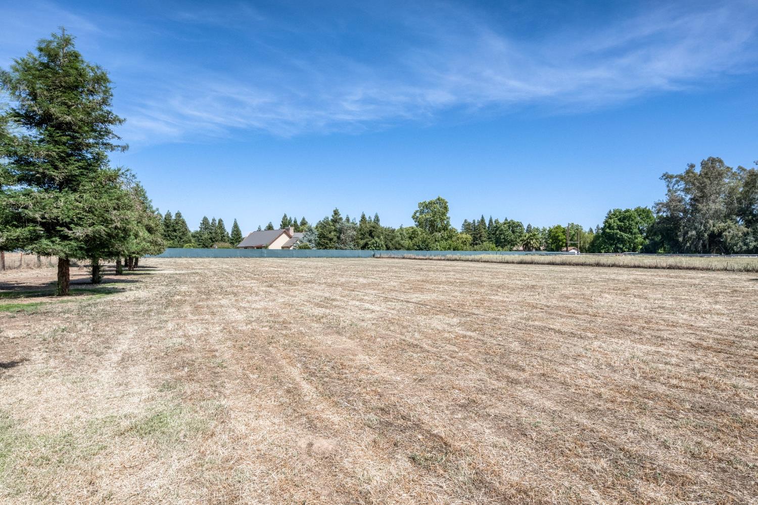 9198 N Fowler Ave, Clovis, CA 93619