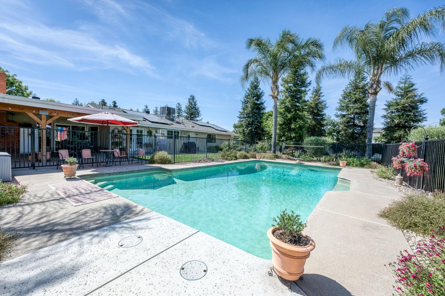 9198 N Fowler Ave, Clovis, CA 93619