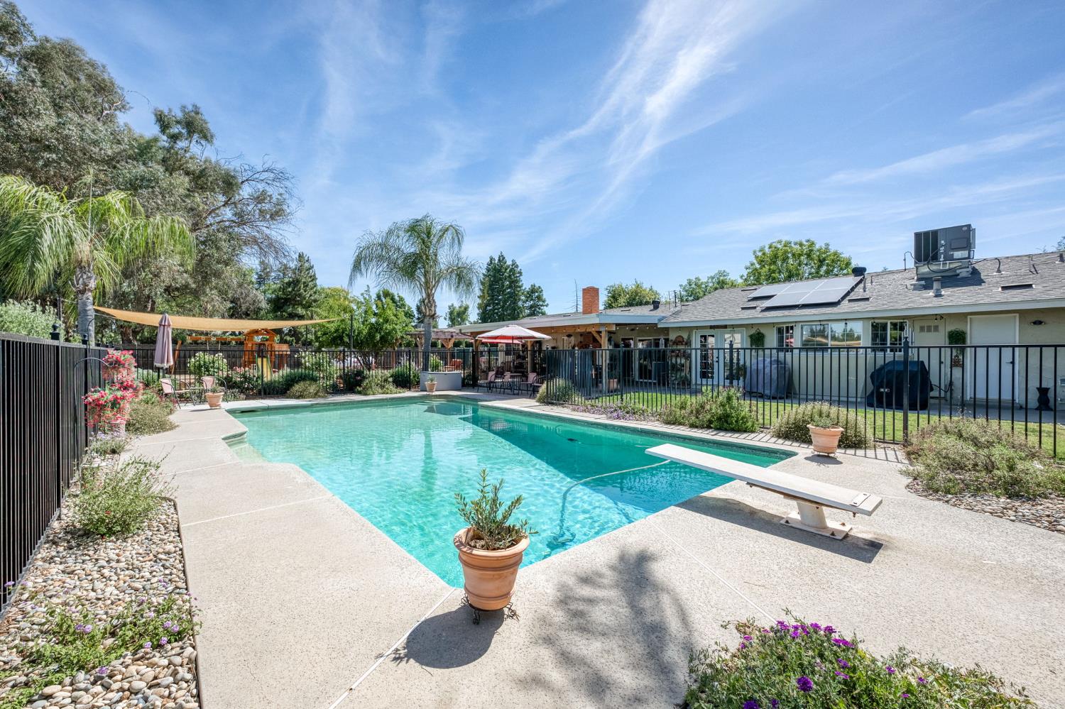 9198 N Fowler Ave, Clovis, CA 93619
