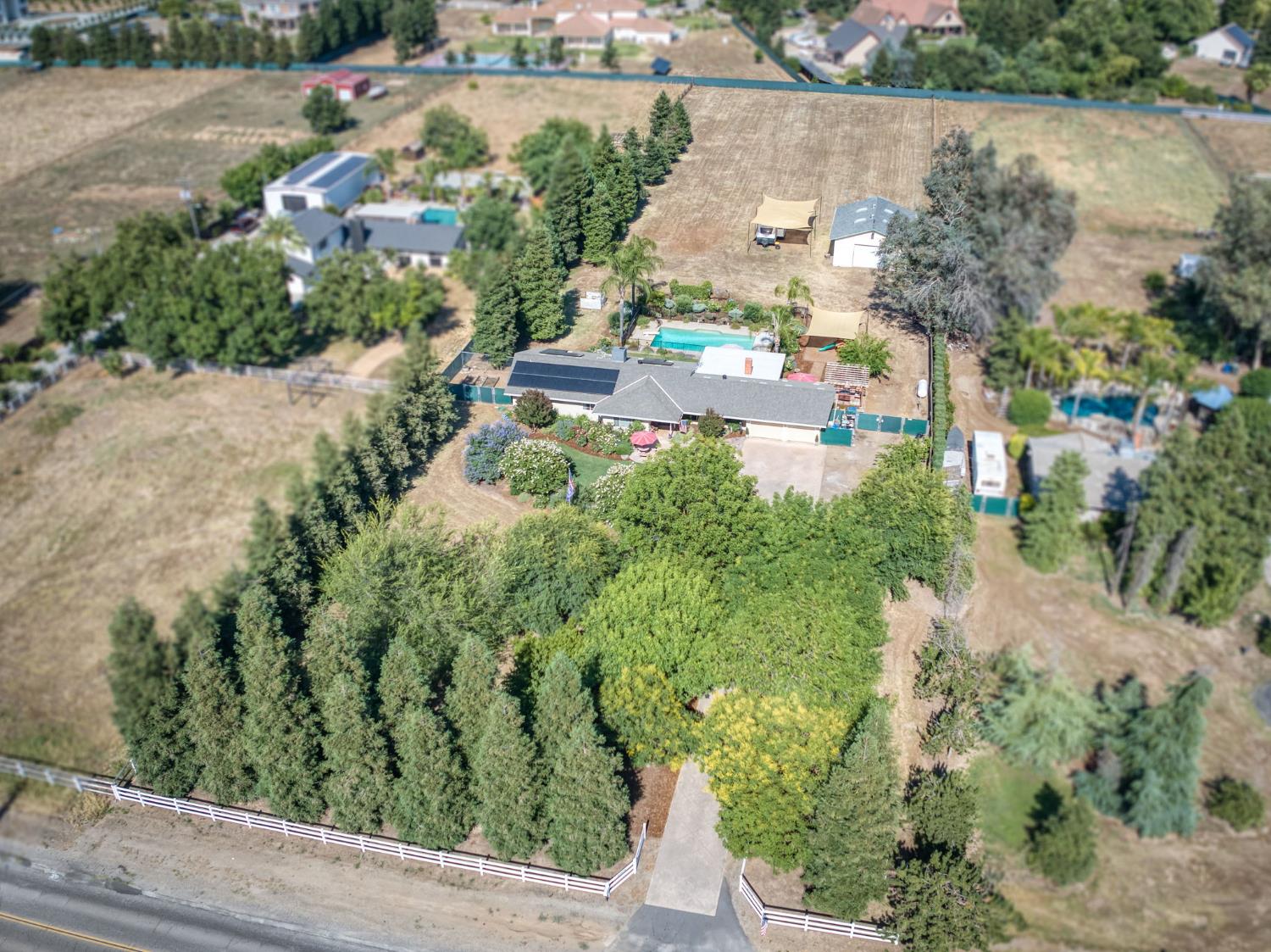 9198 N Fowler Ave, Clovis, CA 93619